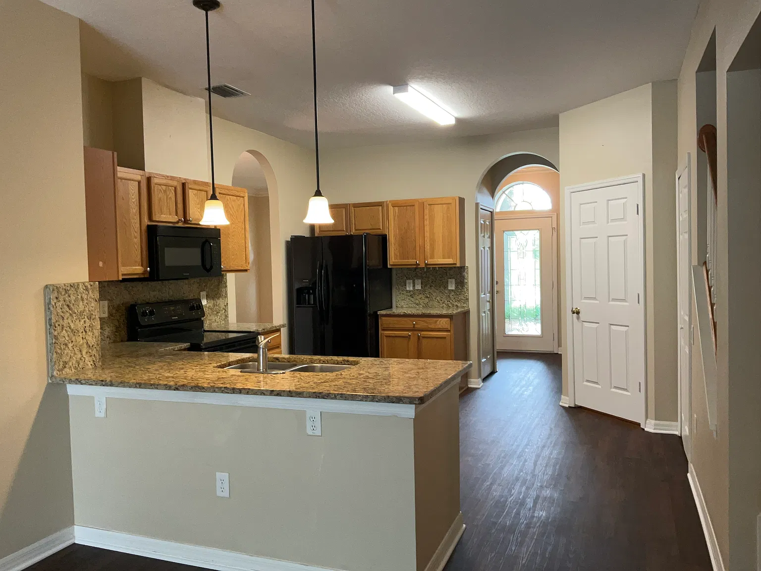 5 bed, 3.0 bath, 2250 sqft, $2,865 — Photo 4