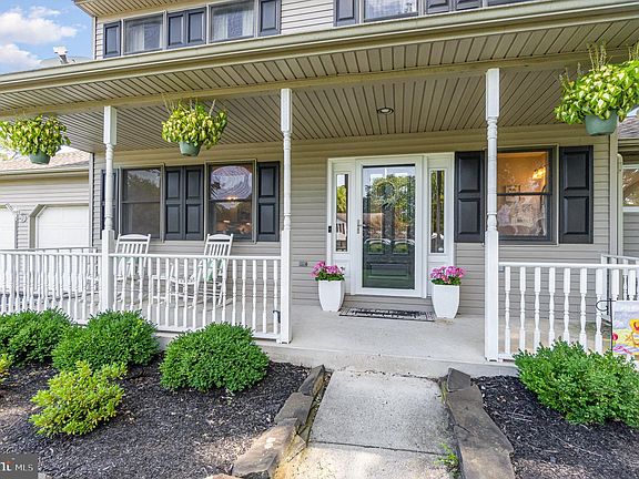 2nd image of 6 Stillwater Cir