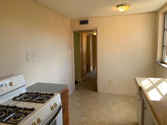 4th image of 523 2nd St APT 30