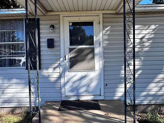 2nd image of 807 W Nabor St