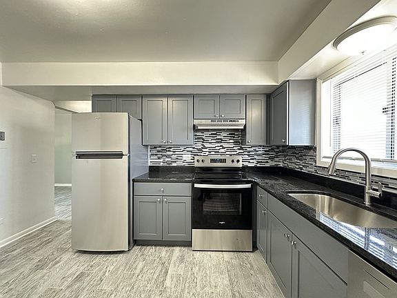 3rd image of 1418 Carol St #B3