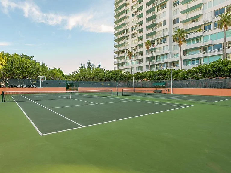300 S Pointe Dr #907 — Photo 72