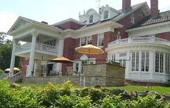 2nd image of 649 N Broadway
