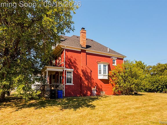 5th image of 451 Horton St