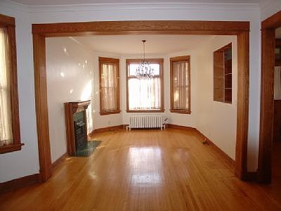 2nd image of 1328 W Argyle St #1