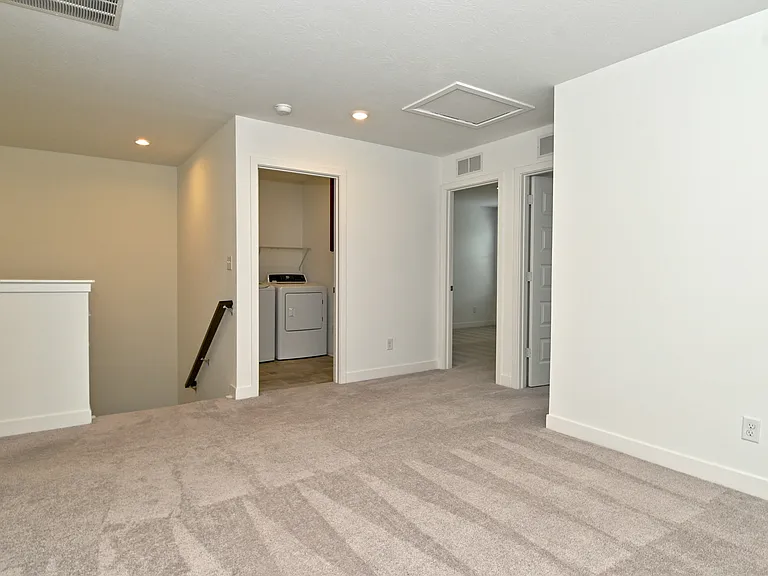 1728 Trinity Ln — Photo 36