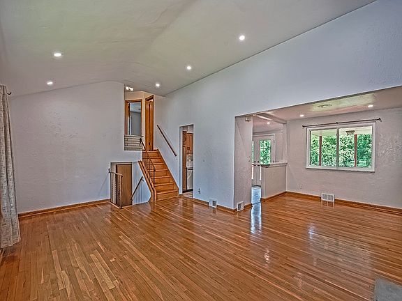 5th image of 456 Regency Dr