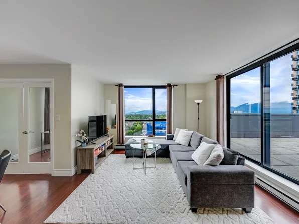 3438 Vanness Ave #1702, Vancouver, BC V5R 6E7