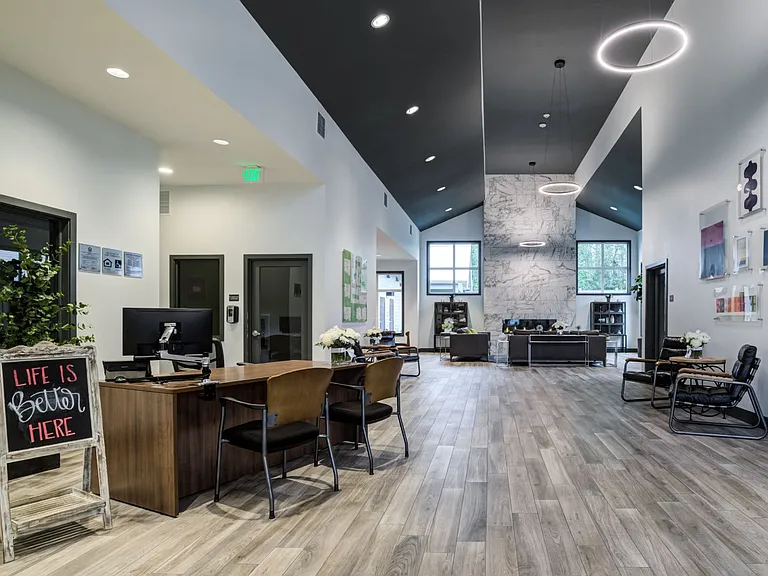 Gateway Apartments — Photo 4
