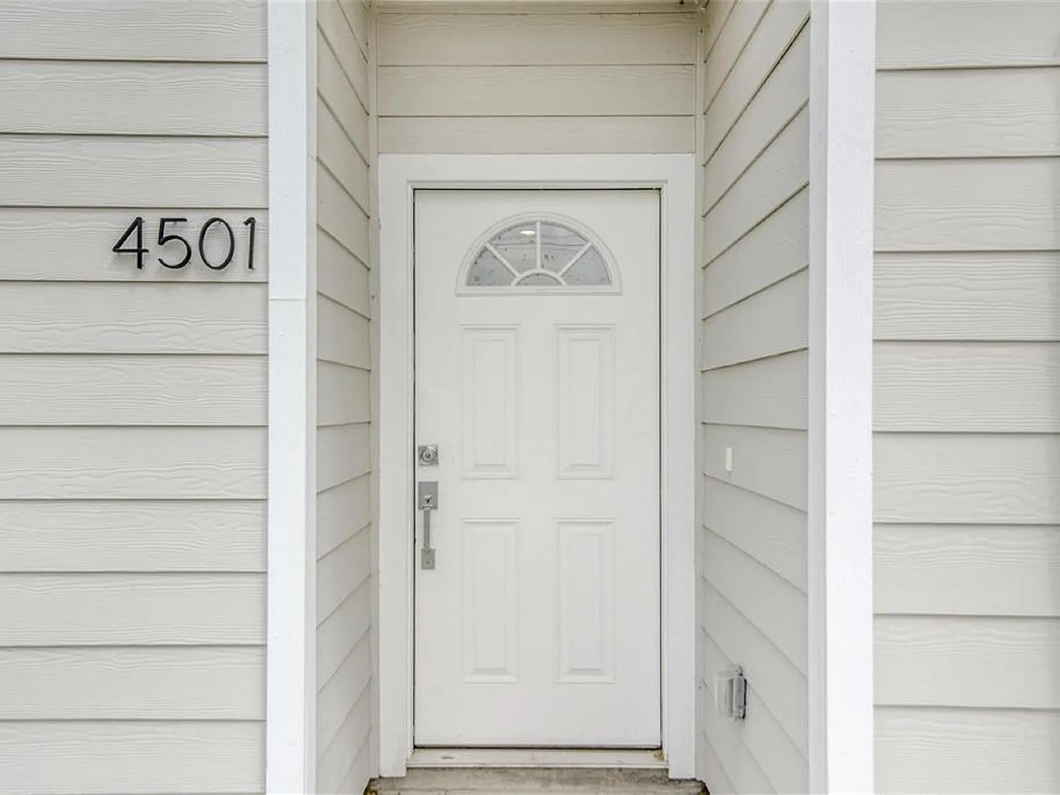 5 bed, 3.0 bath, 2096 sqft, $2,295 — Photo 2