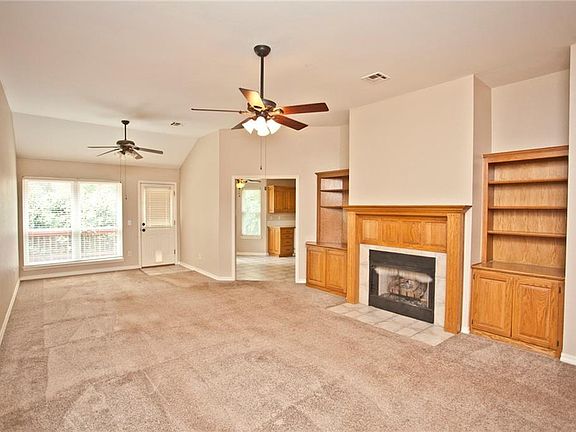 5th image of 1305 Barberry Ln