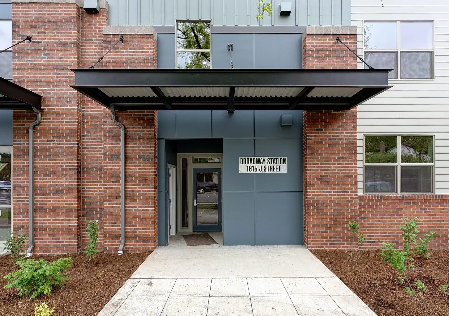Broadway Station Apartments — Photo 3