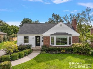 2462 Beechwood Dr SE, East Grand Rapids, MI 49506