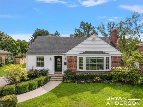2462 Beechwood Dr SE, East Grand Rapids, MI 49506