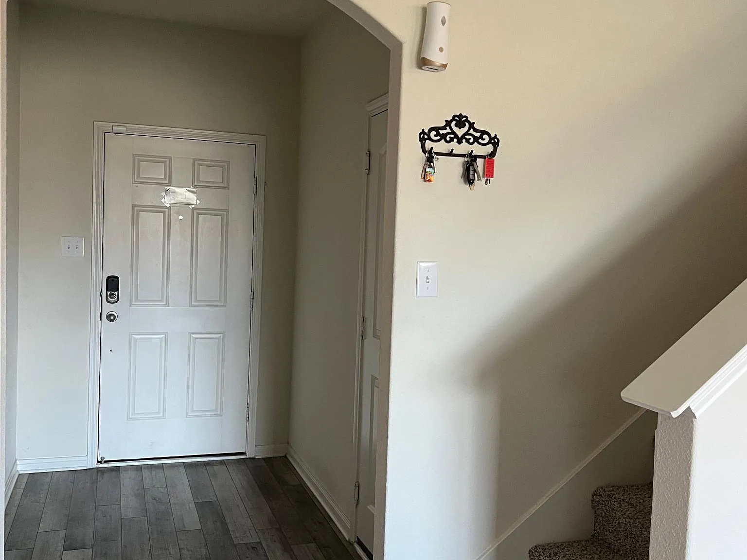 3 bed, 2.5 bath, 1707 sqft, $2,150 — Photo 2
