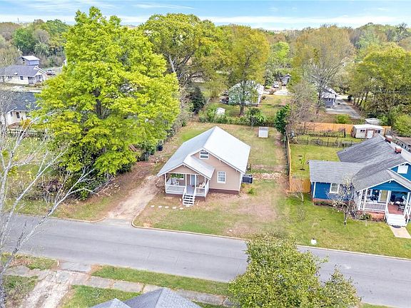 2nd image of 209 24th St