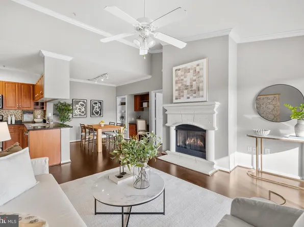 4415 Weatherington Ln Unit 402, Fairfax, VA 22030