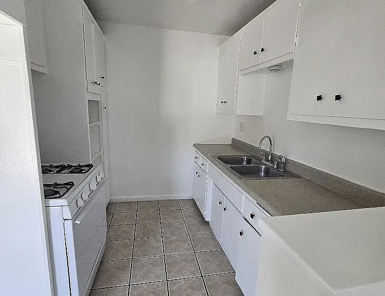 771 Spruce Ave #K & E — Photo 4