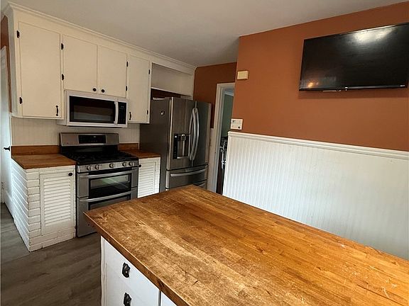 5th image of 148 Tamarack Dr