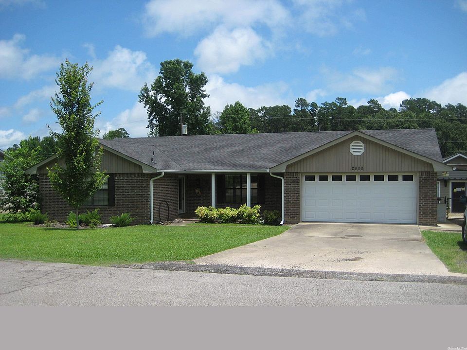 1st image of 2800 Jerry Lee Dr