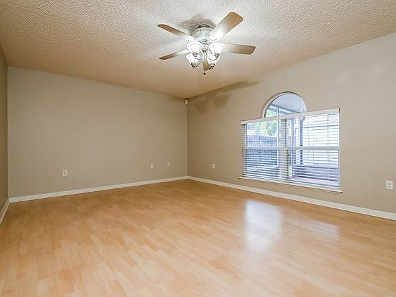 4th image of 10520 Maronda Dr