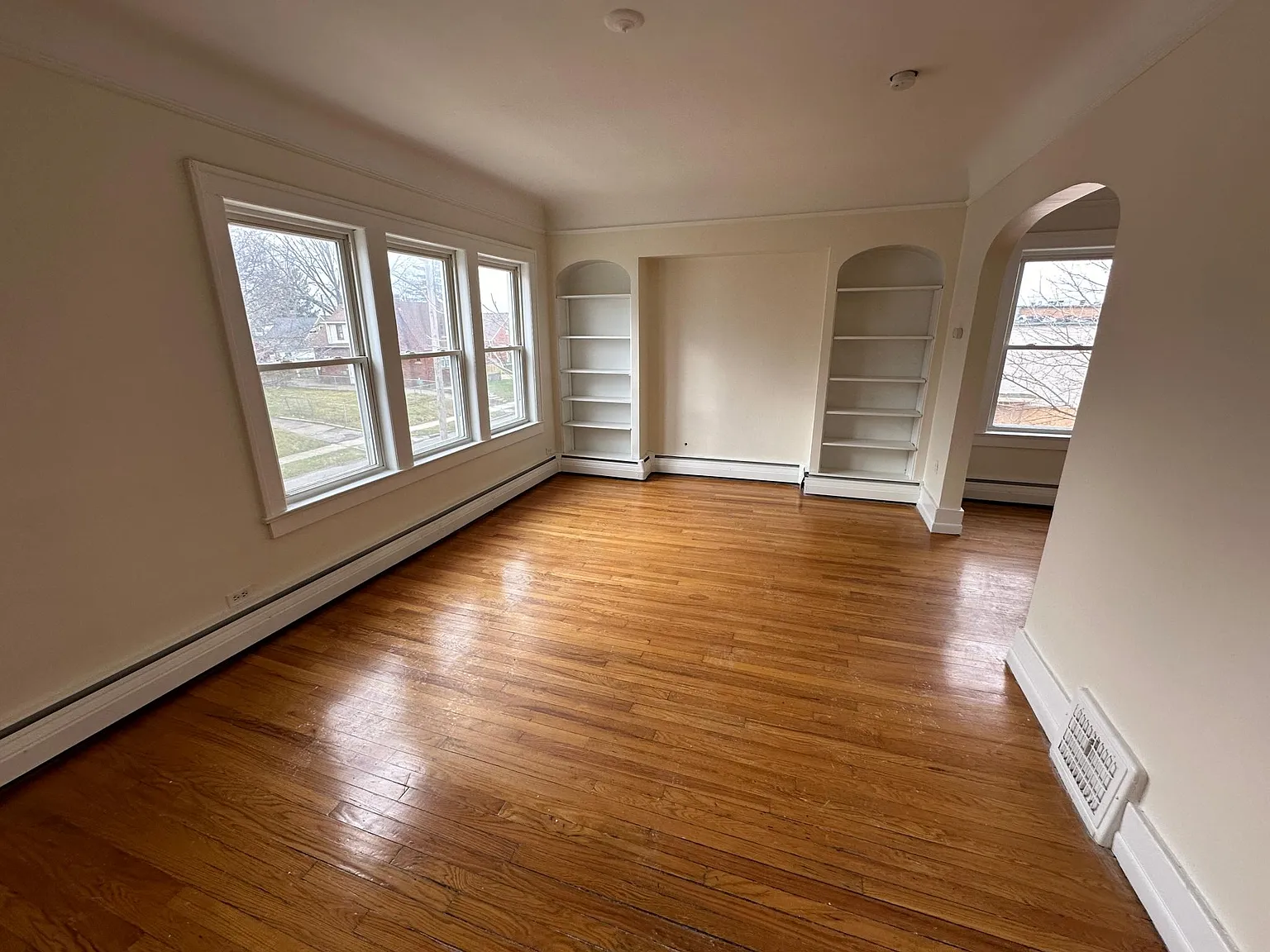 2 bed, 1200 sqft, $1,200 — Photo 3