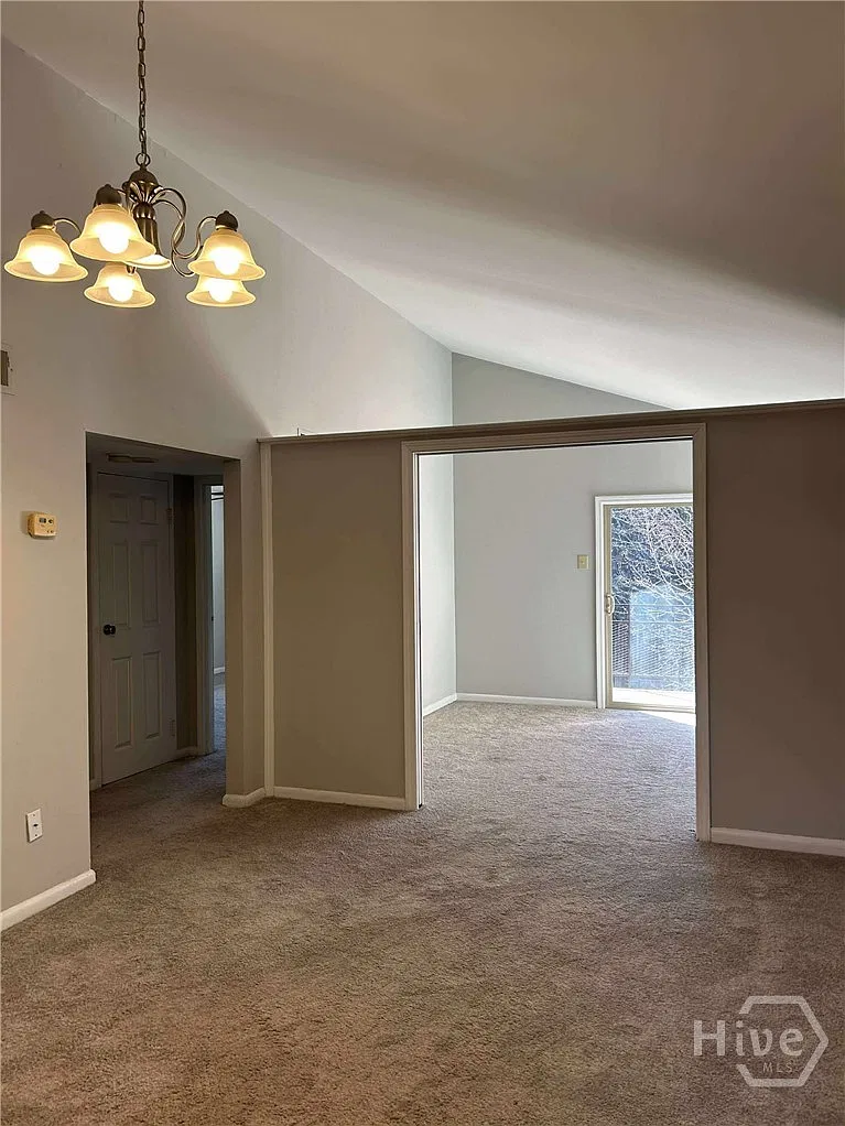 1 bed, 1.0 bath, 795 sqft, $1,300 — Photo 2