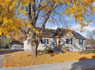 305 N Hickory St, Chaska, MN 55318