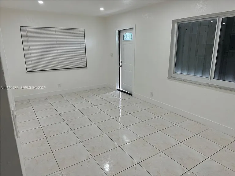 732 SW 6th St #732 — Photo 8