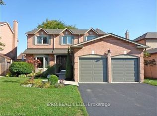 64 River Oaks Blvd E, Oakville, ON L6H 4C4