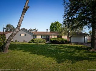 5348 Burgundy Dr, Clarkston, MI 48346