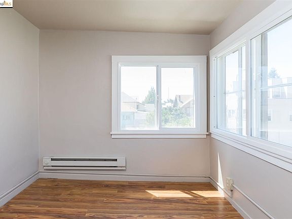 4th image of 848 E 15th St #C