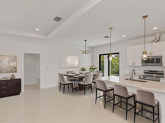 4th image of 15089 Aldama Cir