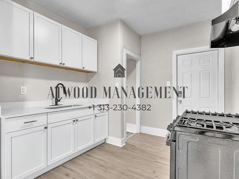 450 Algonquin St — Photo 5