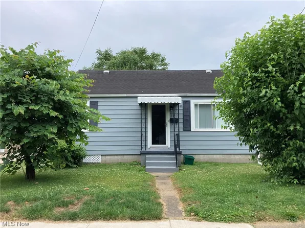 808 34th St, Vienna, WV 26105