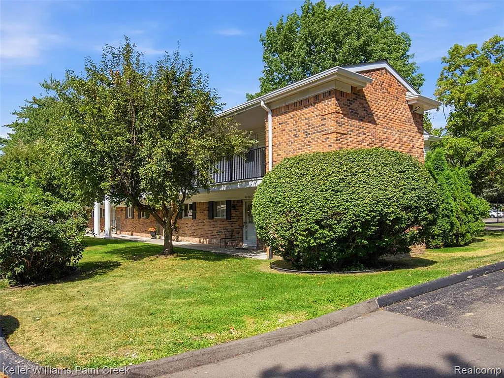 2 bed, 1.0 bath, 965 sqft, $1,700 — Photo 2