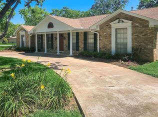 1001 Grove Dr, Angleton, TX 77515