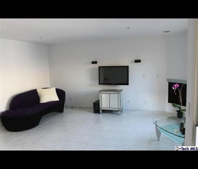 1131 Campbell St #211 — Photo 3