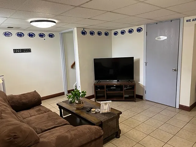 103 N 6th Ave #ROOMS FOR RENT — Photo 2