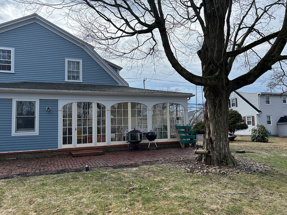 rear of house with florida room