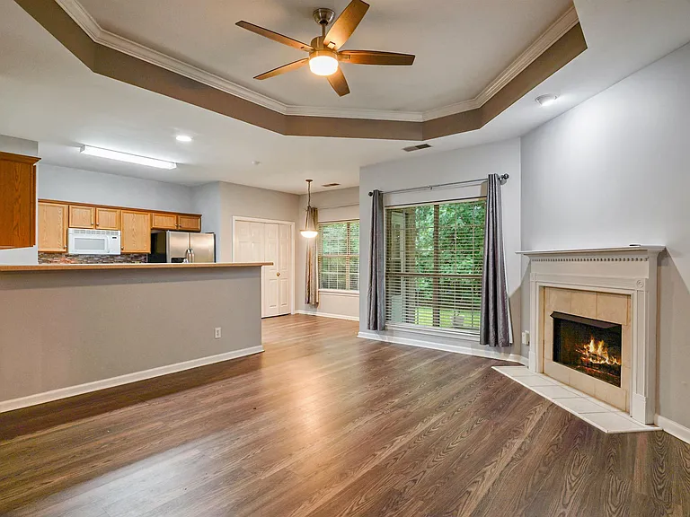 560 Summit Cir — Photo 6