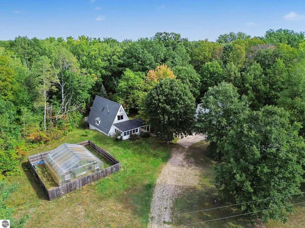 5250 Loggingtrail Dr, Sears, MI 49679