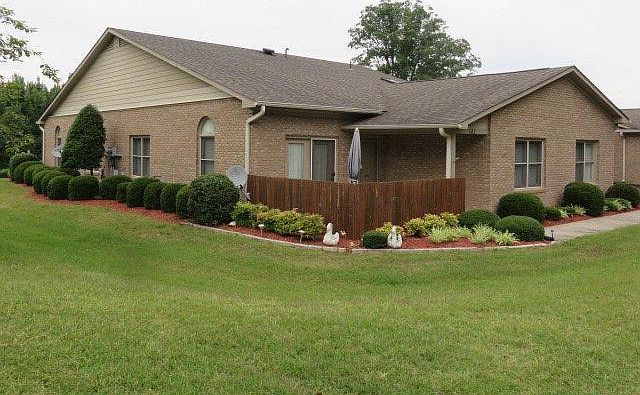 1st image of 142 Glenwood Cir