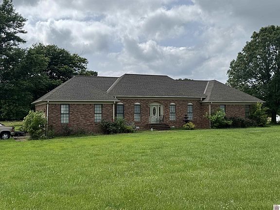3rd image of 25 Martha Ln