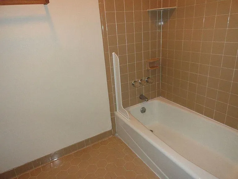 700 Grove Ave — Photo 7