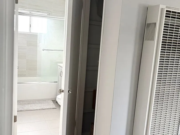 2727 Abbot Kinney Apartments, Venice CA — Photo 16