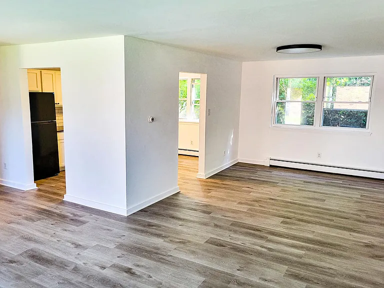 Tudor Gardens Apartments — Photo 15