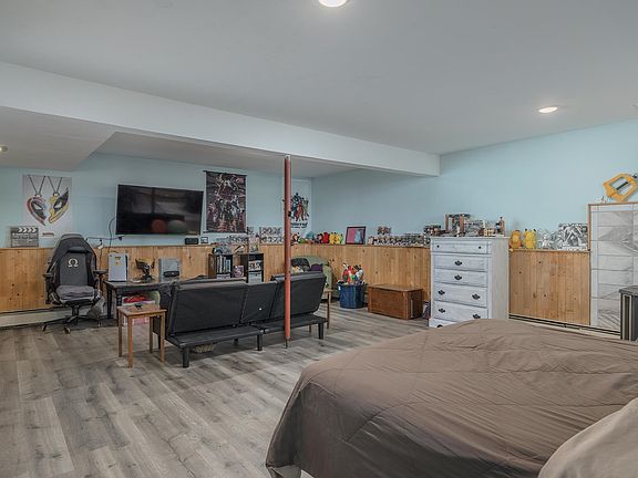 2nd image of 883 Ridge Loop Rd