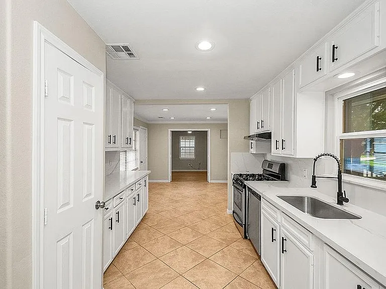 5037 W 43rd St — Photo 14