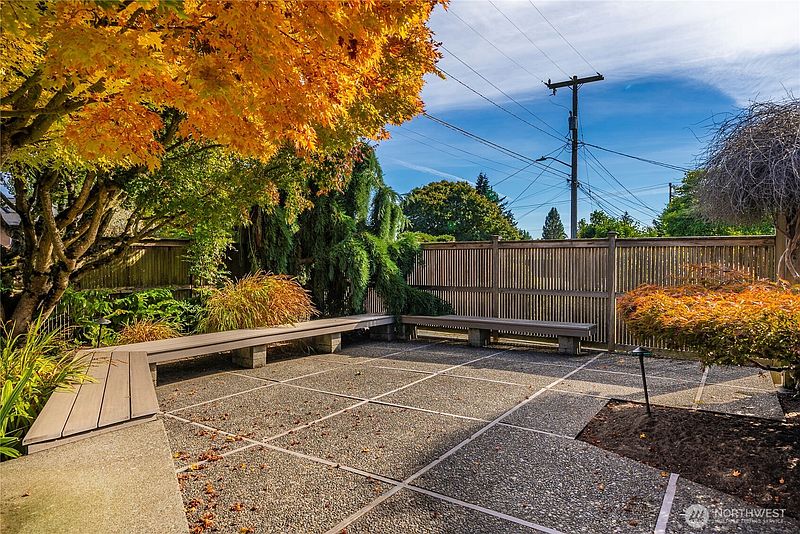 4th image of 10501 39th Avenue SW